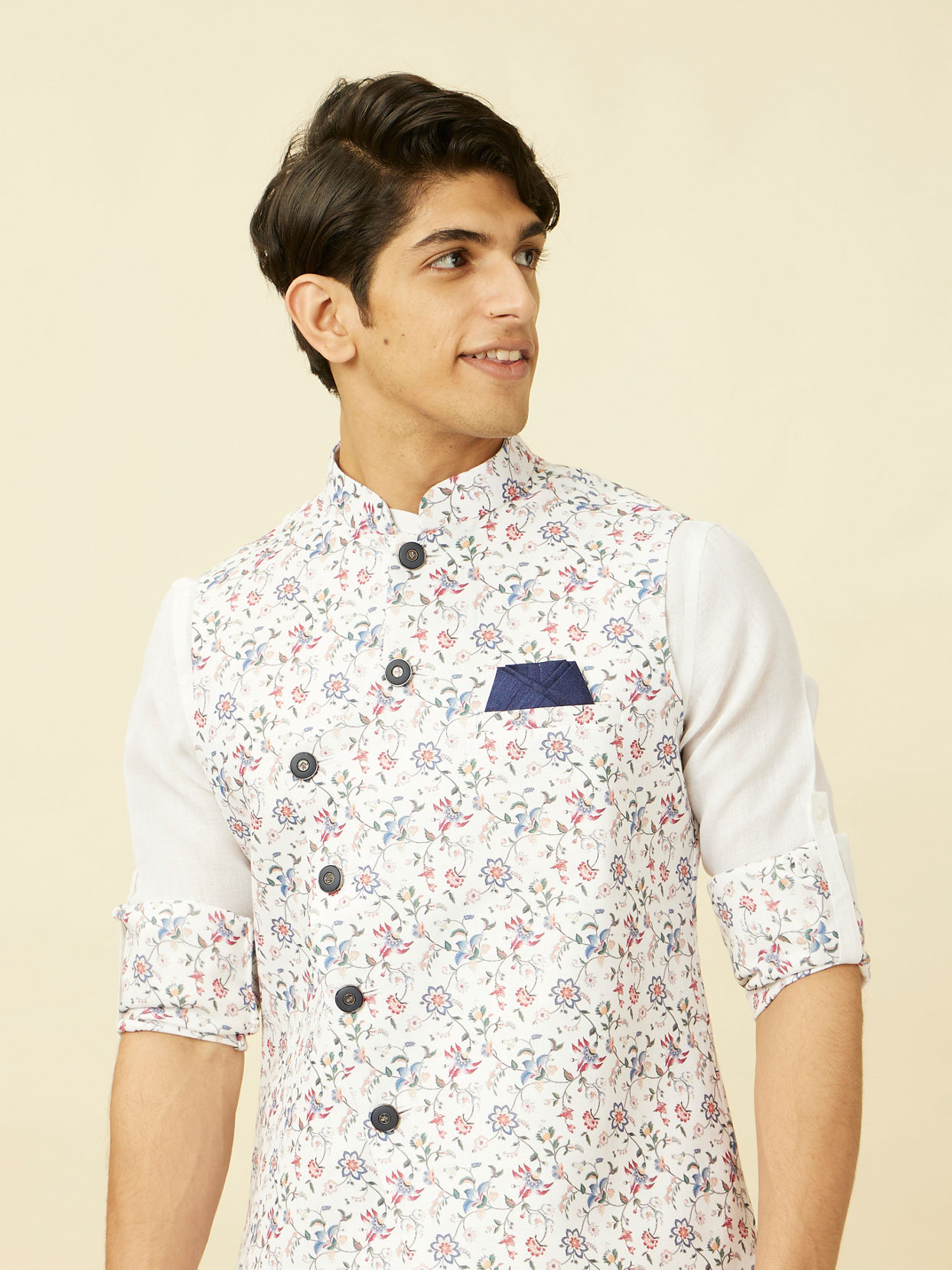 alt message - Manyavar Men Bright White Floral Patterned Jacket Set image number 0